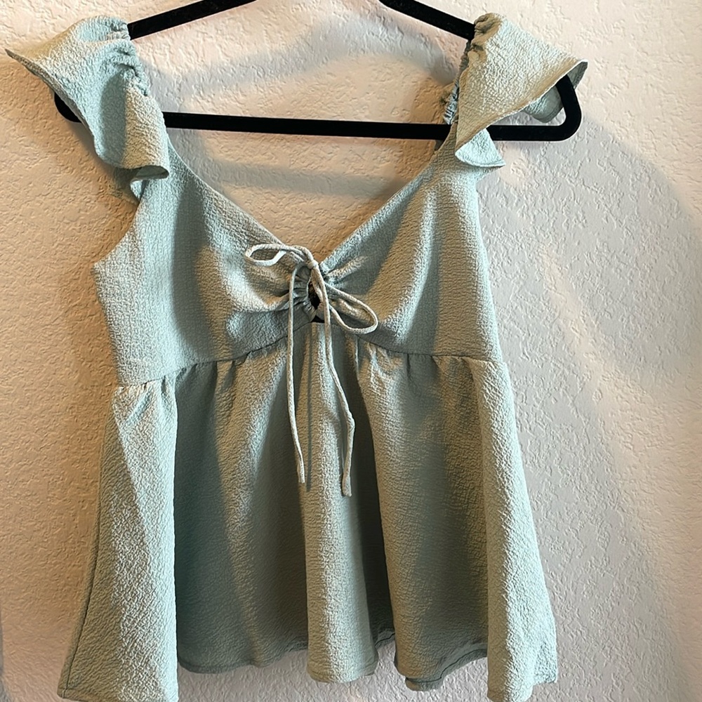 Light seafoam green size small boutique top